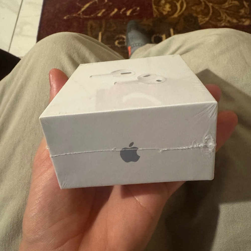 Apple AirPods Pro 3 in White